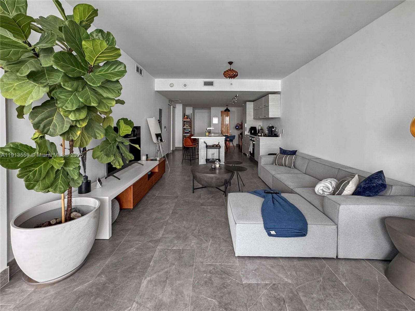 650 NE 32nd St #3102, Miami FL 33137