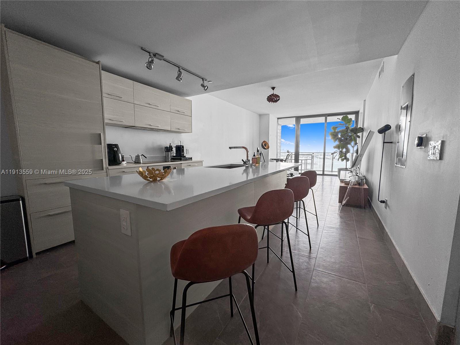 650 NE 32nd St #3102, Miami FL 33137