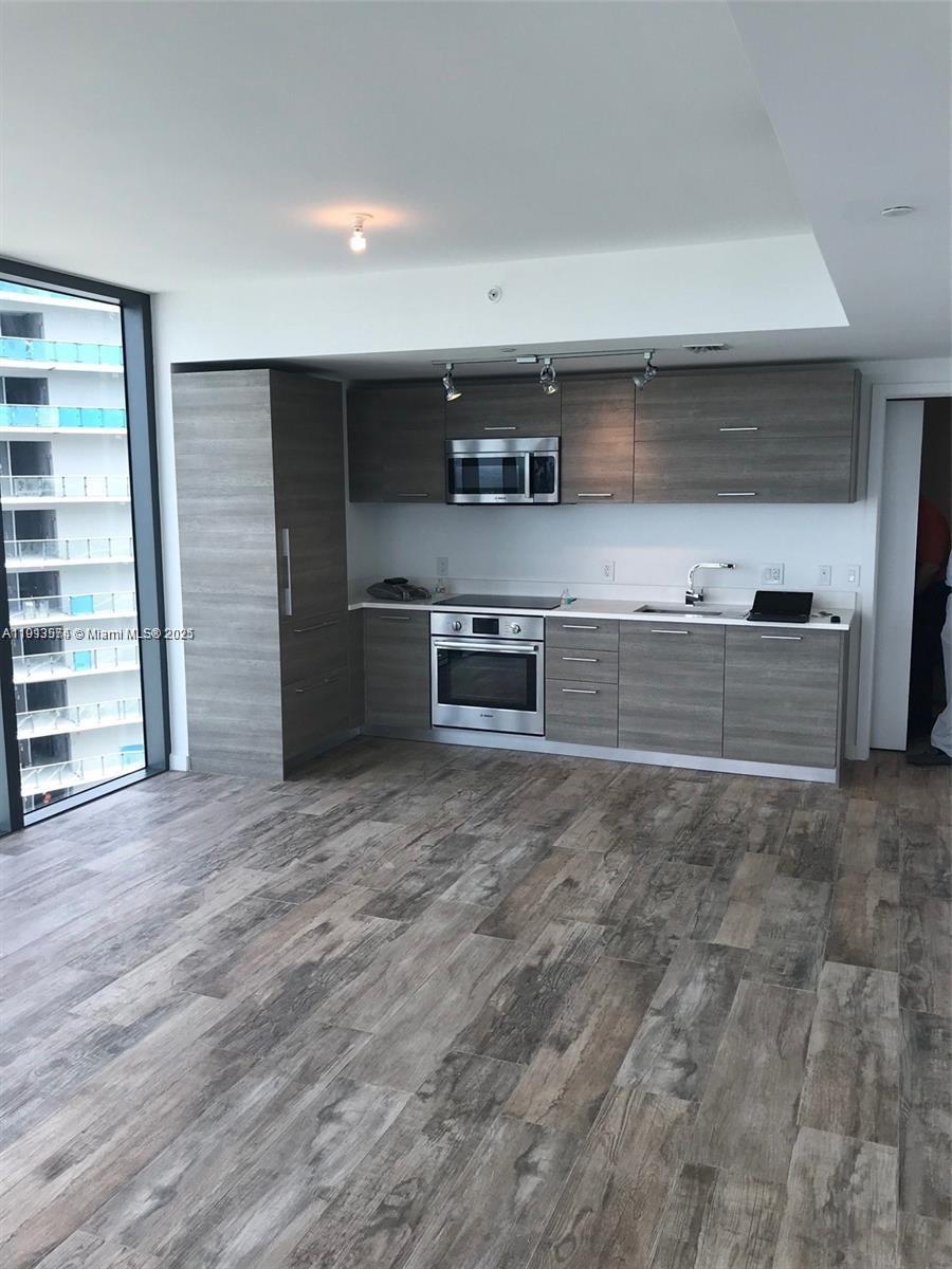 650 NE 32nd St #4908, Miami FL 33137