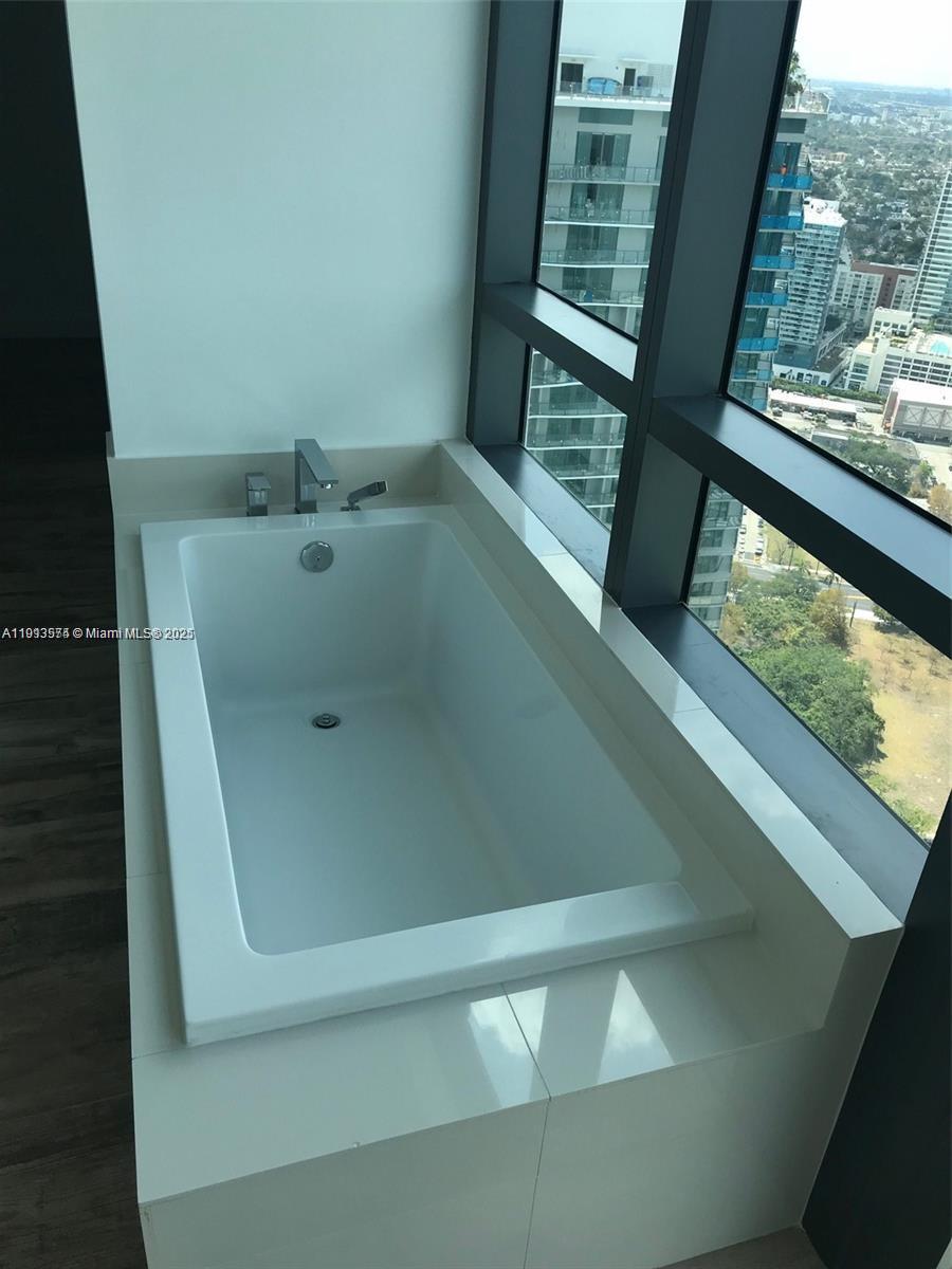 650 NE 32nd St #4908, Miami FL 33137