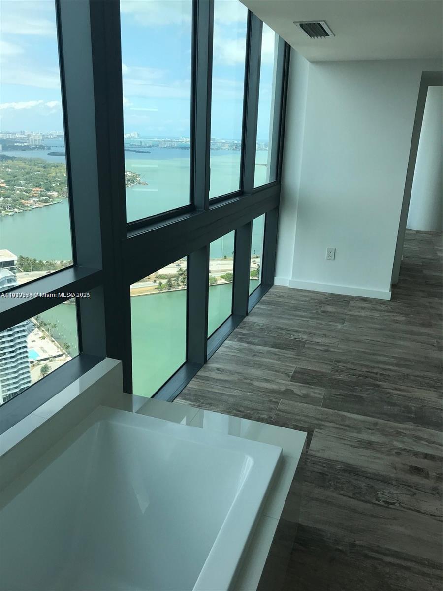 650 NE 32nd St #4908, Miami FL 33137