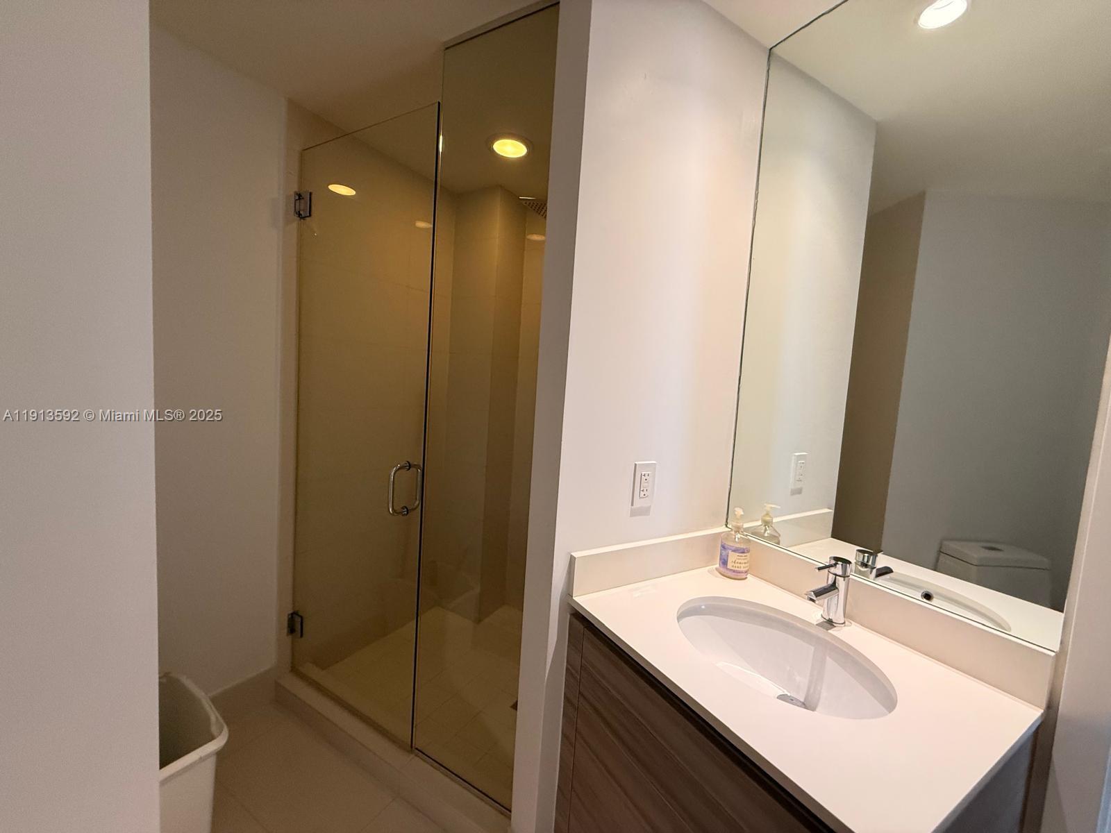 121 NE 34th St #1809, Miami FL 33137