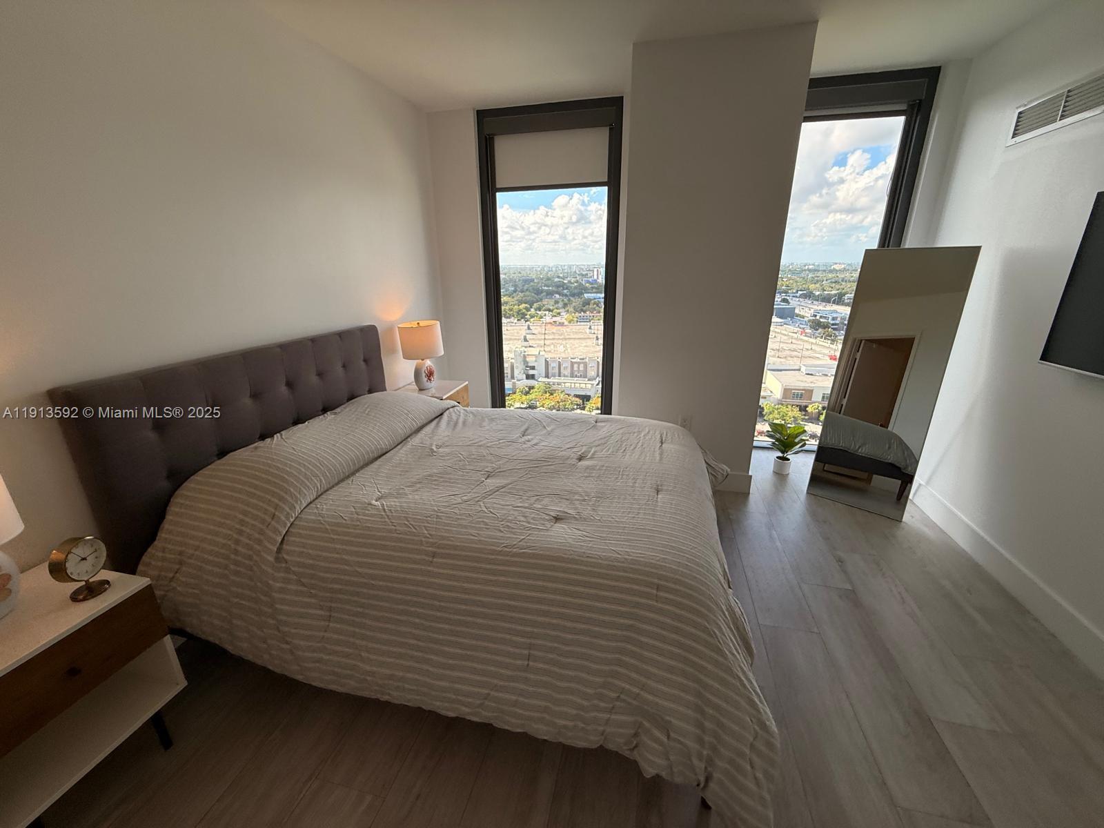 121 NE 34th St #1809, Miami FL 33137