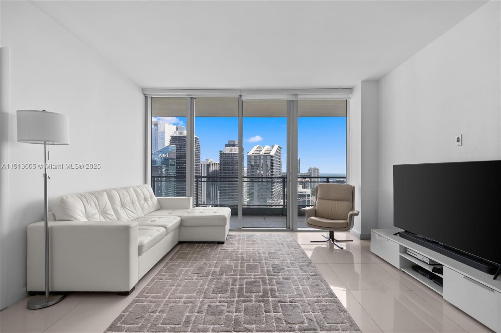 92 SW 3rd St #4403, Miami FL 33130