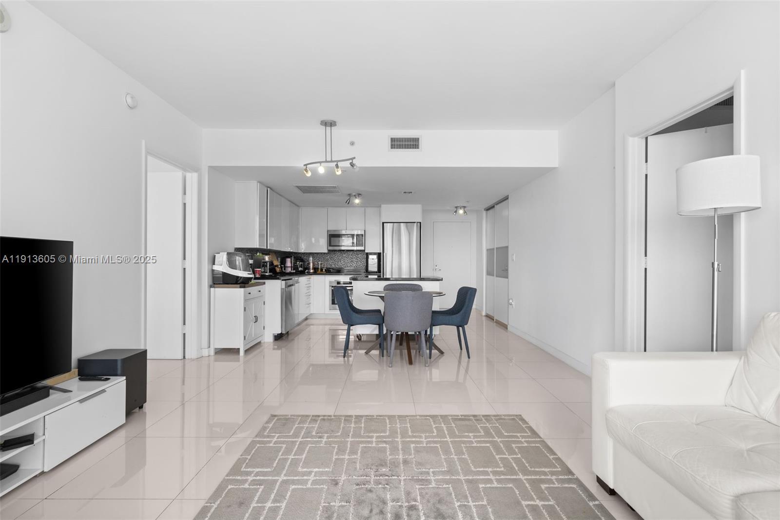 92 SW 3rd St #4403, Miami FL 33130