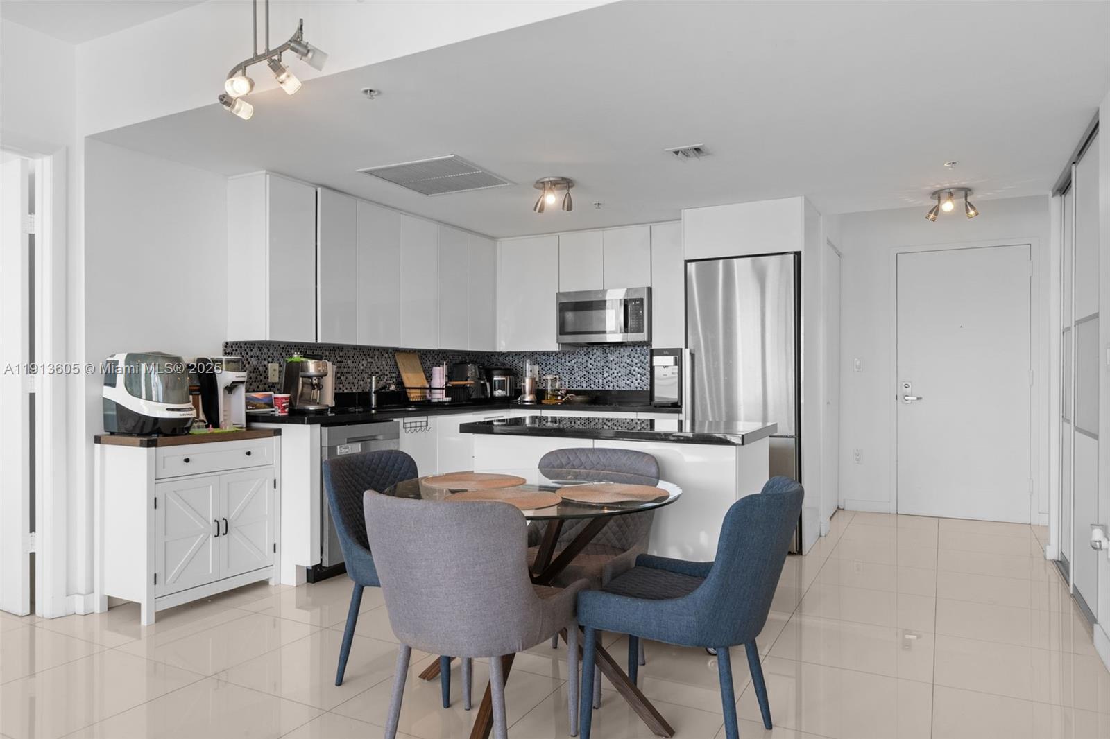 92 SW 3rd St #4403, Miami FL 33130