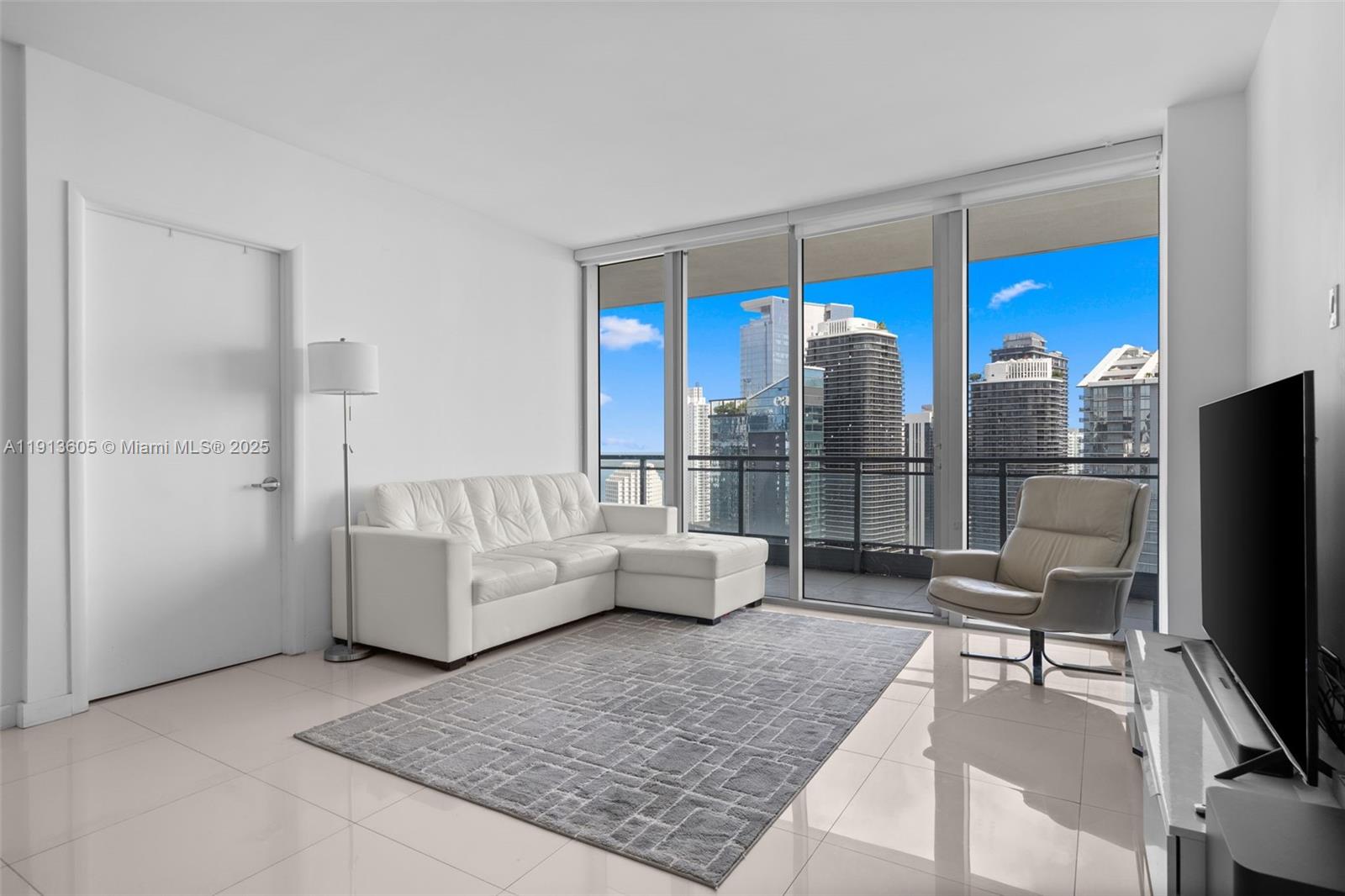 92 SW 3rd St #4403, Miami FL 33130
