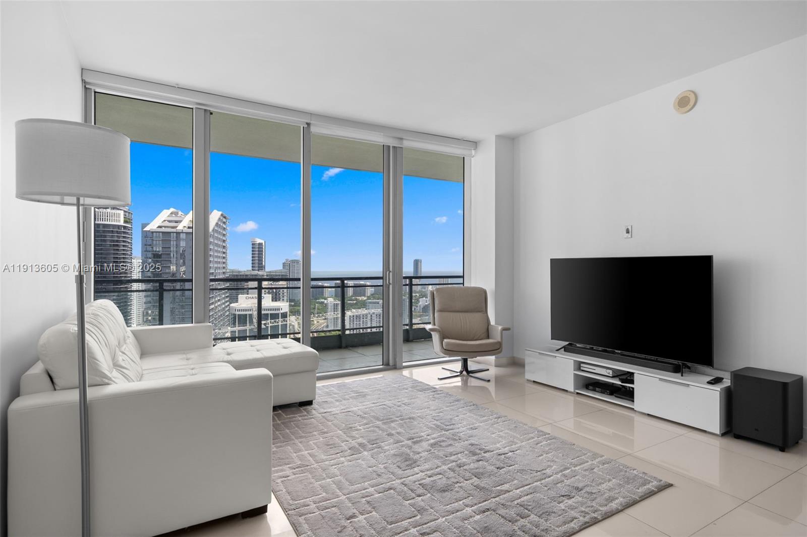 92 SW 3rd St #4403, Miami FL 33130