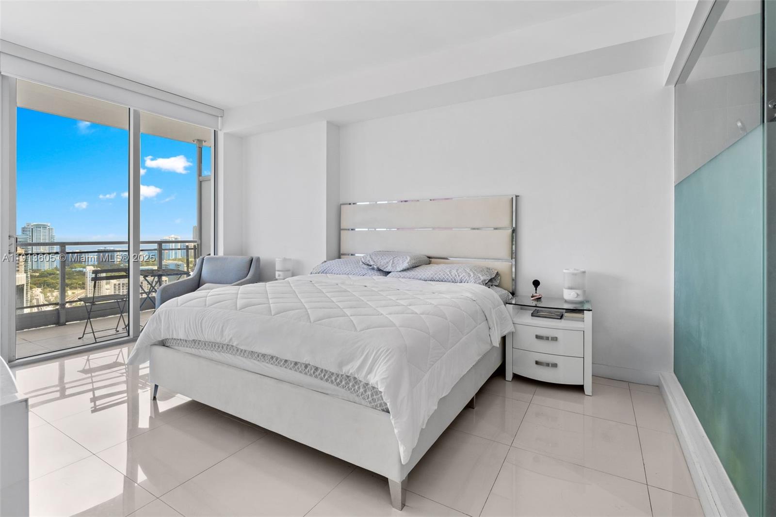 92 SW 3rd St #4403, Miami FL 33130