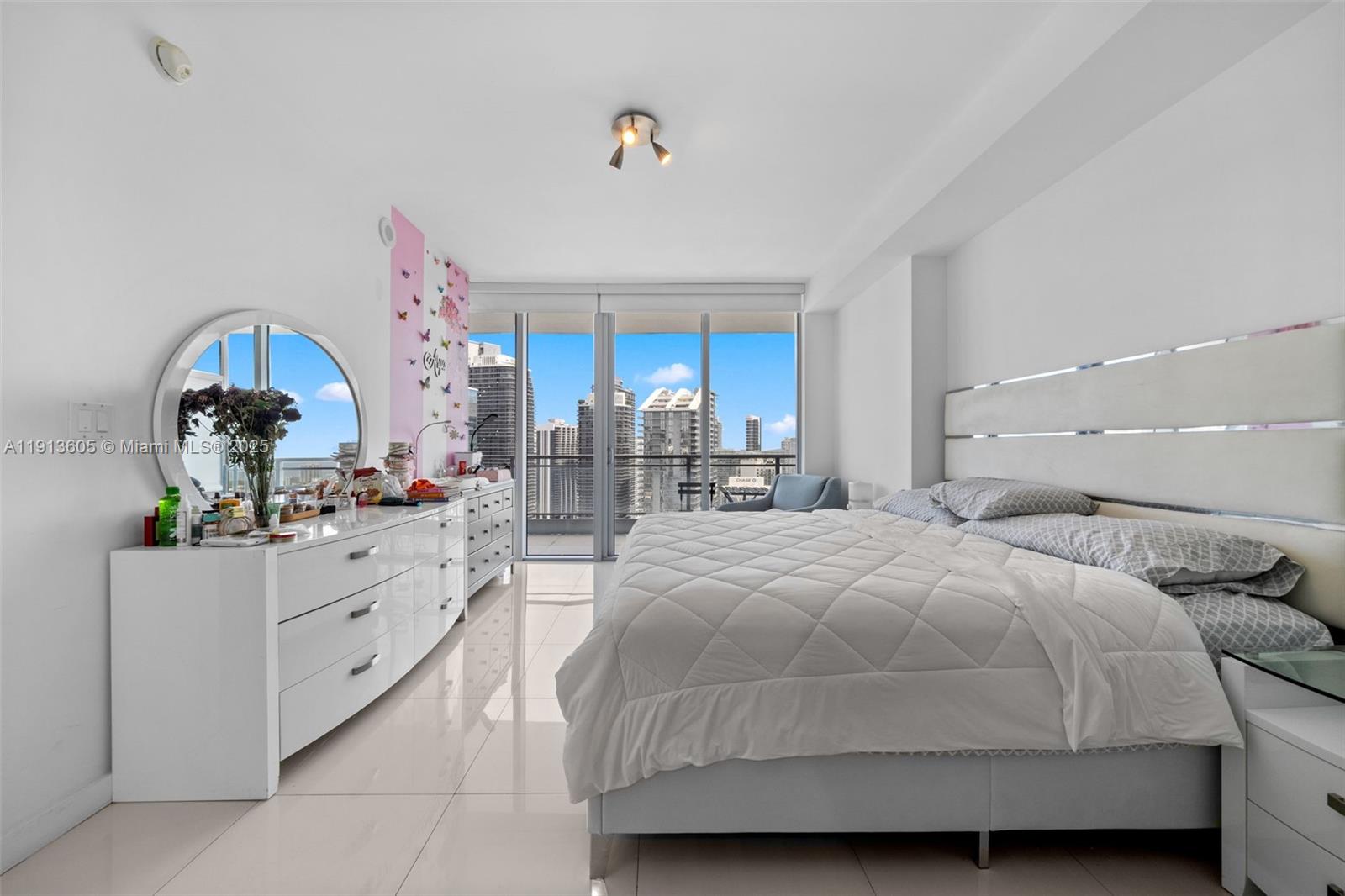 92 SW 3rd St #4403, Miami FL 33130