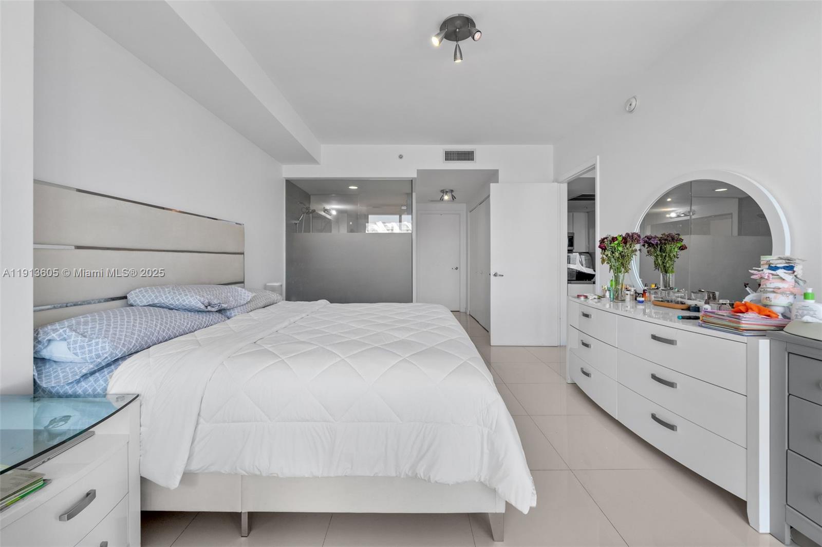 92 SW 3rd St #4403, Miami FL 33130