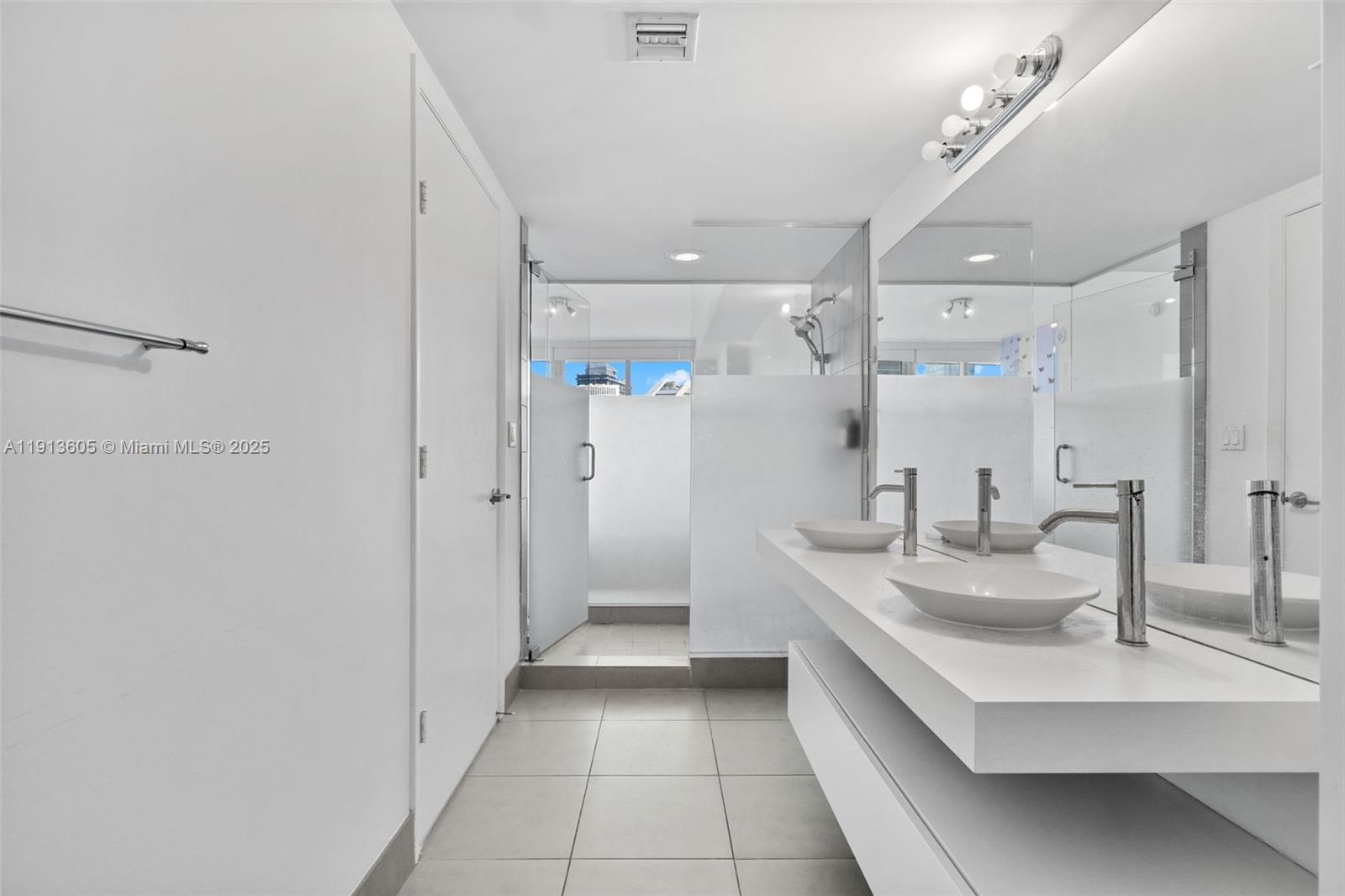 92 SW 3rd St #4403, Miami FL 33130