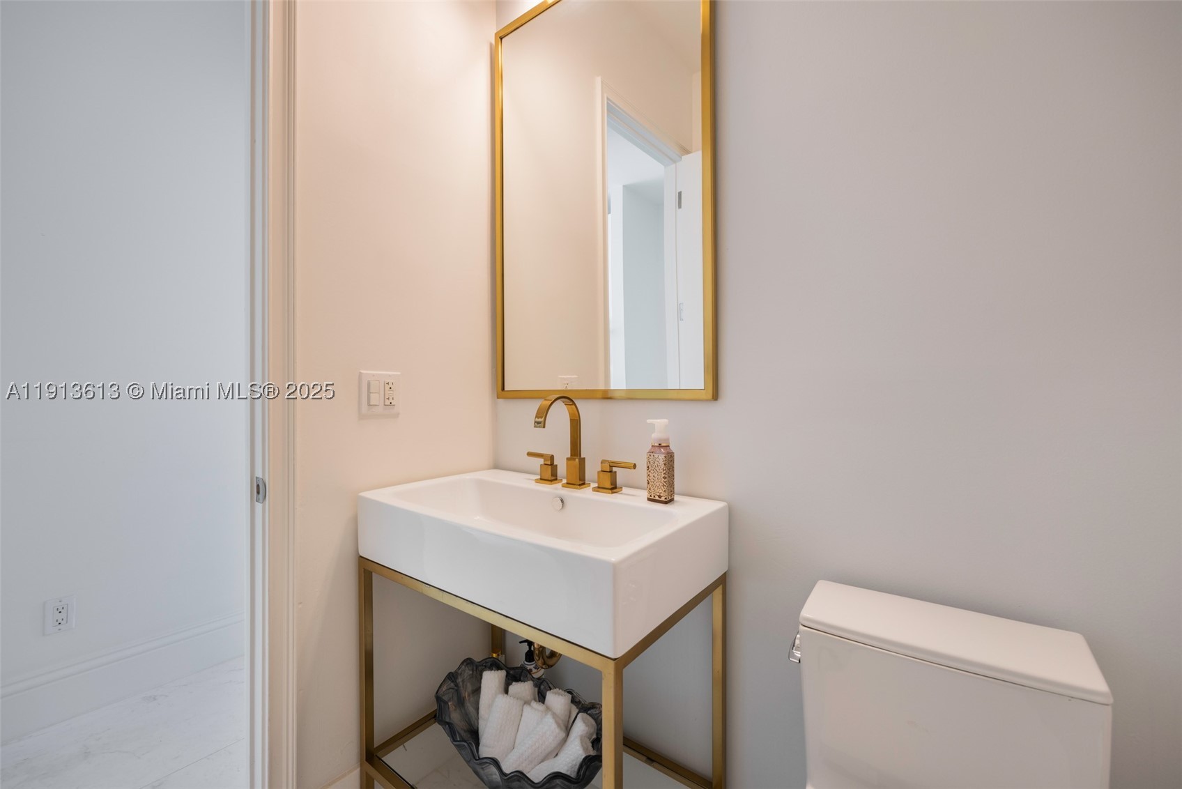 2760 Brickell Ct #2760, Miami FL 33129