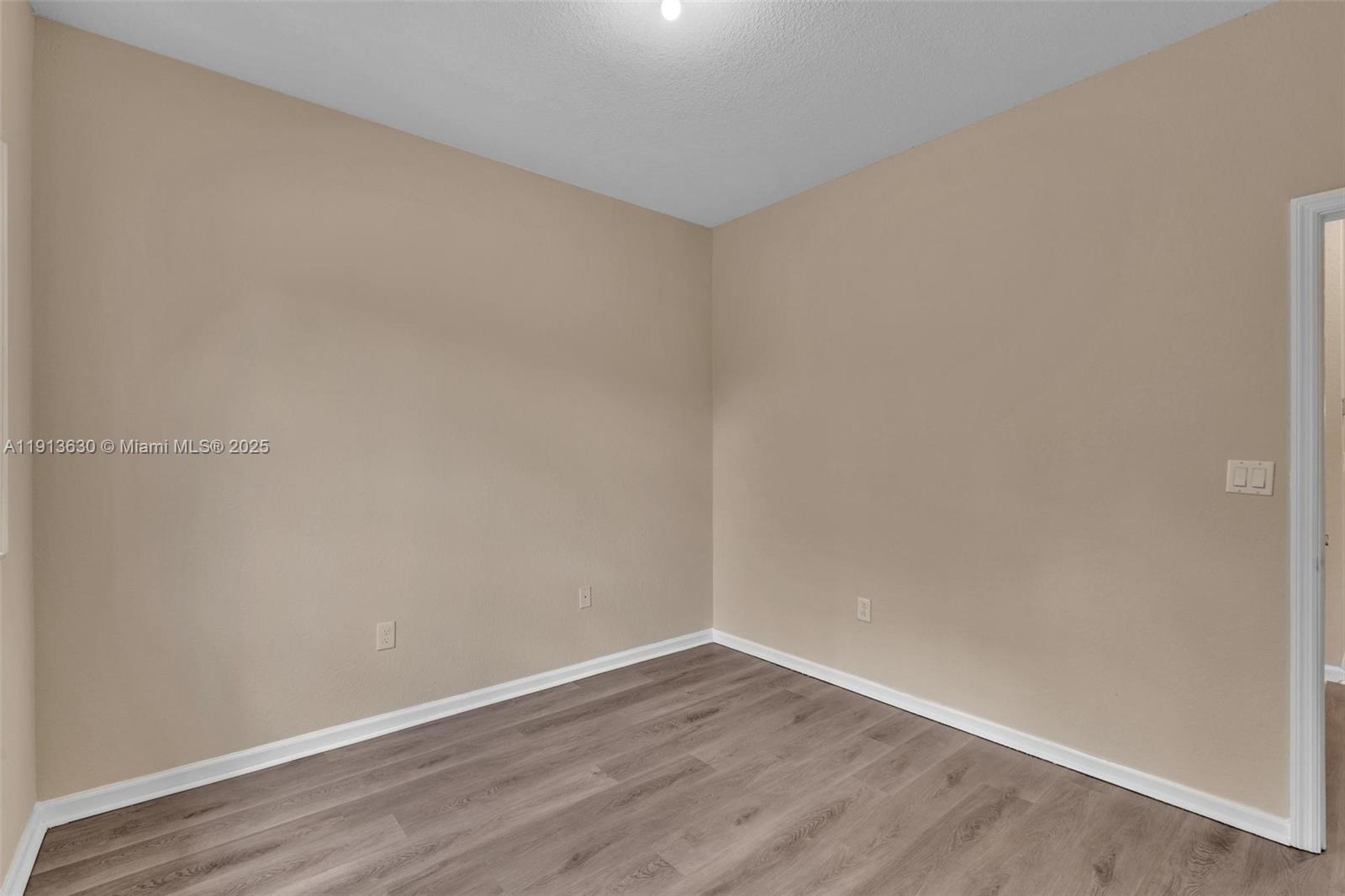 3226 NW 31st Ter, Oakland Park FL 33309