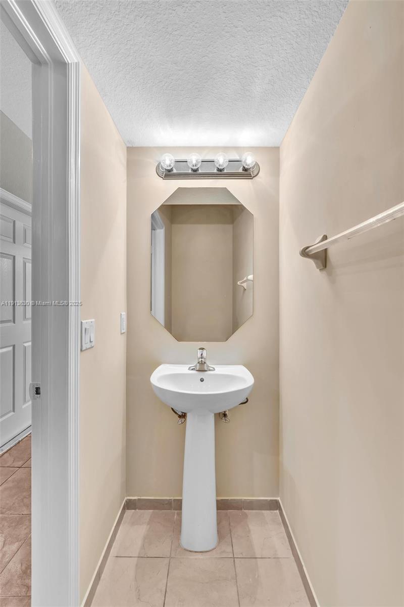 3226 NW 31st Ter, Oakland Park FL 33309