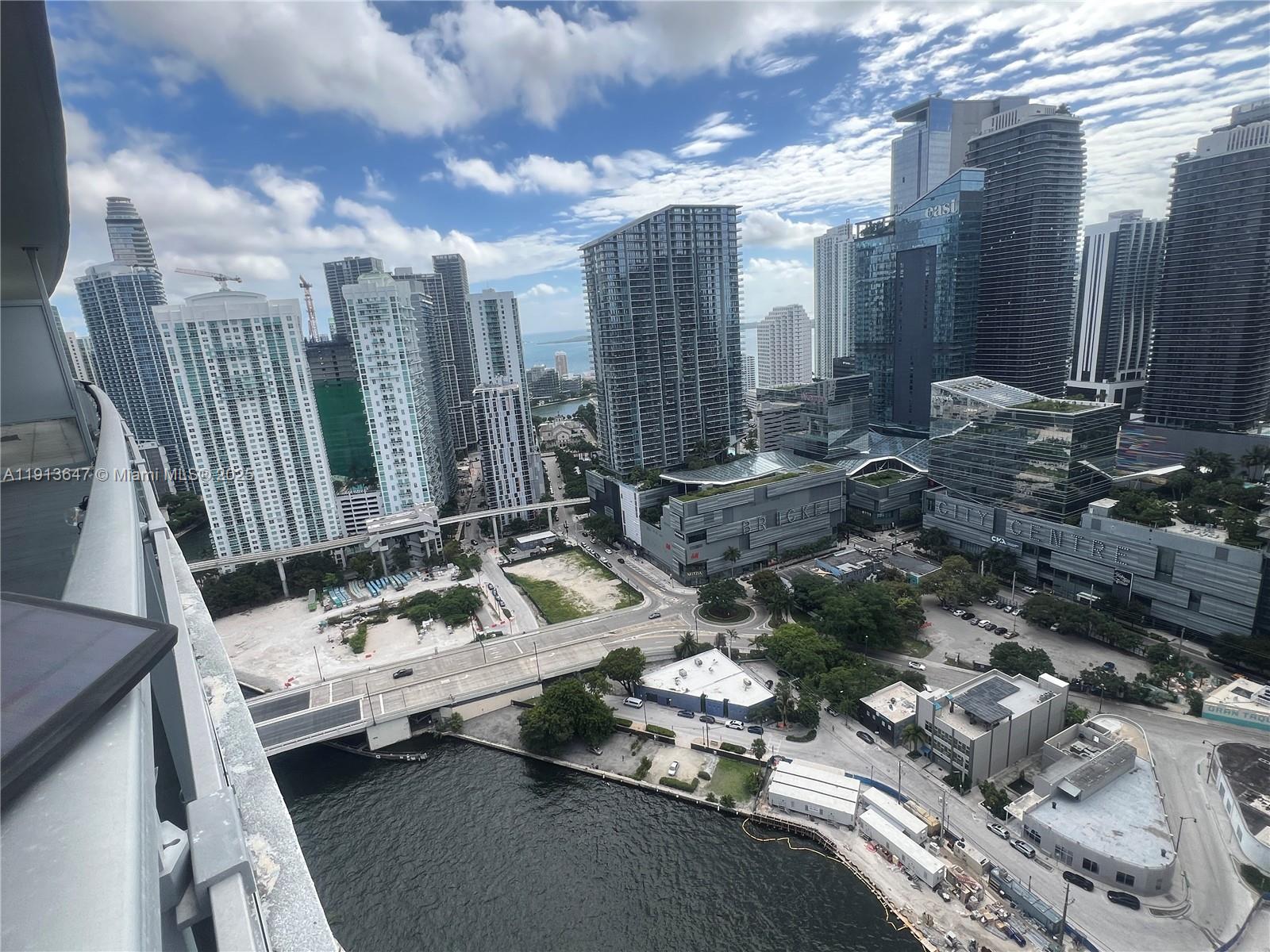 92 SW 3rd St #3803, Miami FL 33130
