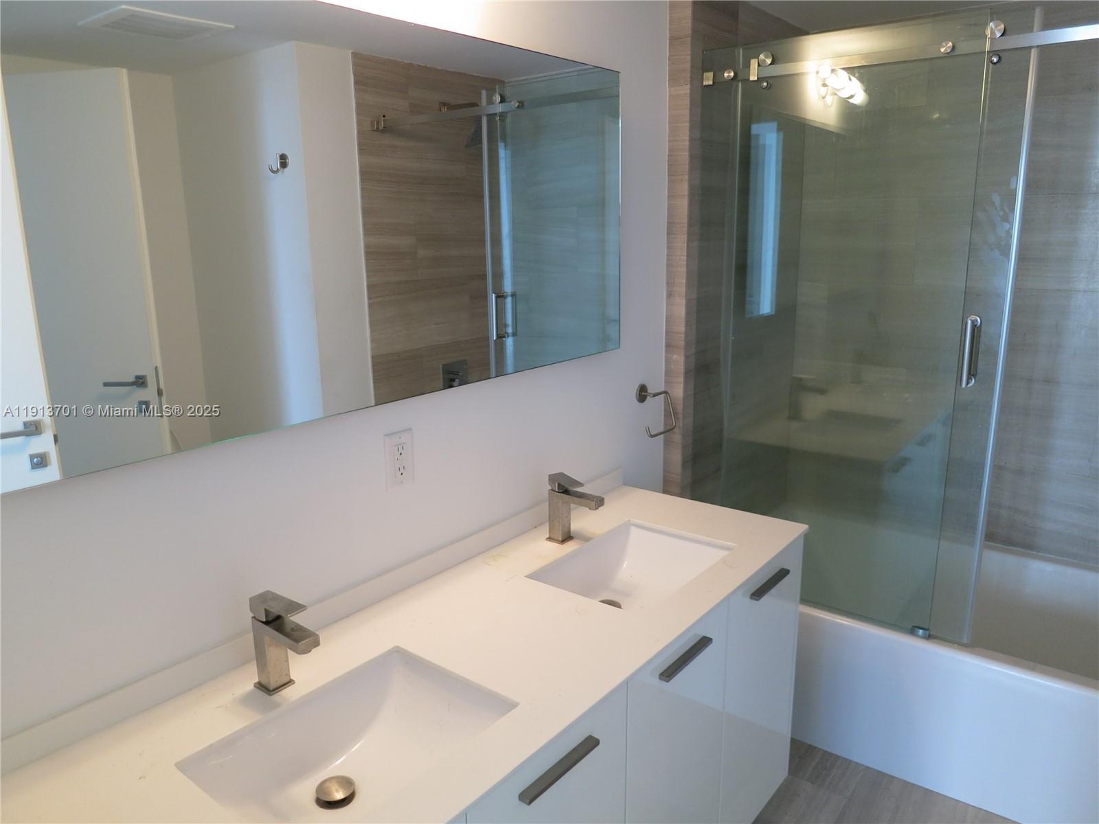 1300 BRICKELL BAY DR #1110, Miami FL 33131