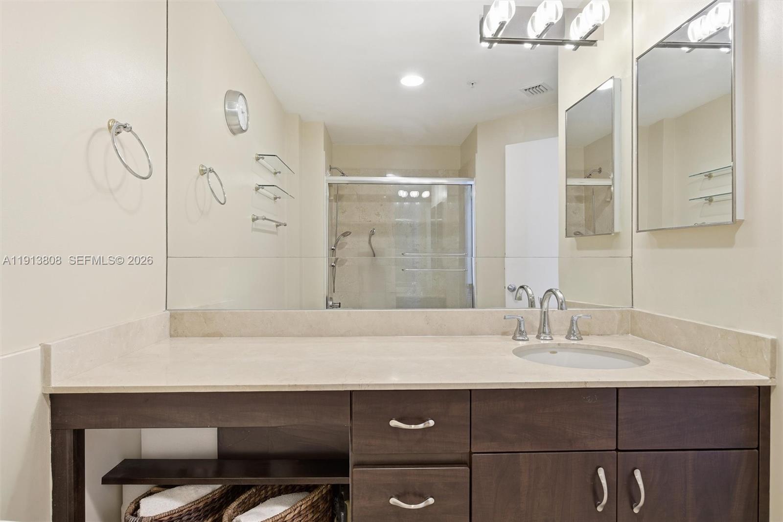 888 Brickell Key Dr #1903, Miami FL 33131