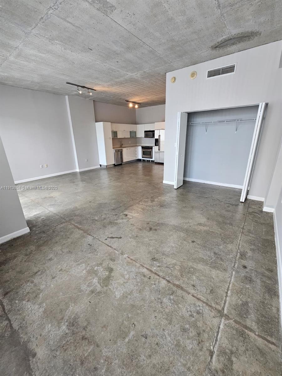 133 NE 2nd Ave #2605, Miami FL 33132