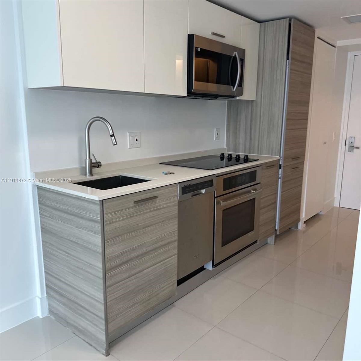 1300 Brickell Bay Dr #2400, Miami FL 33131