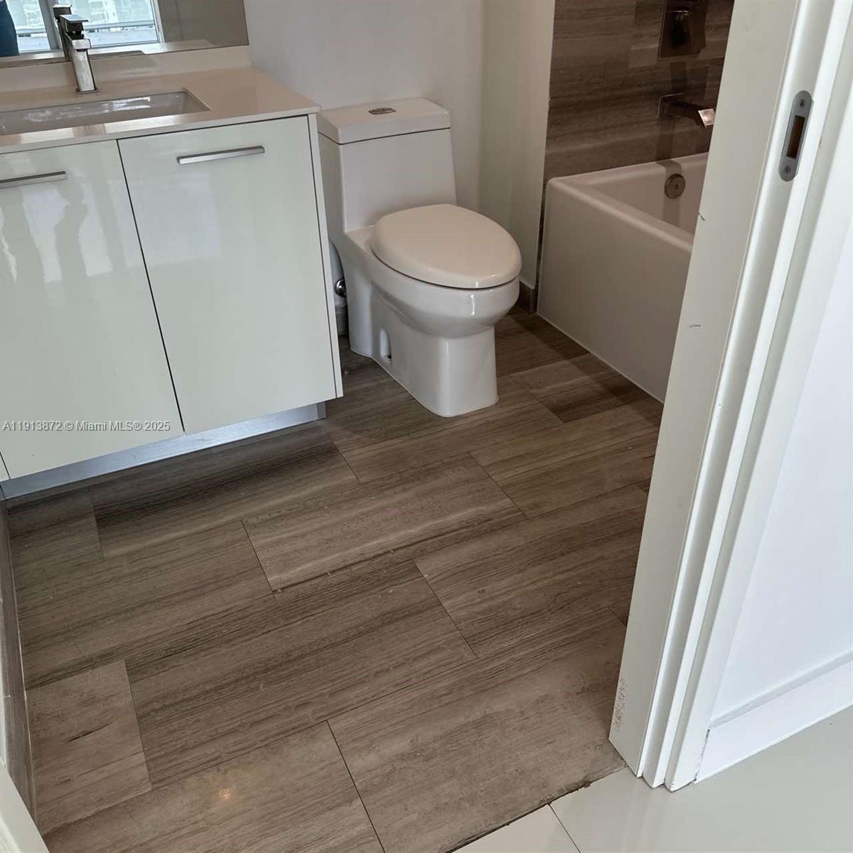 1300 Brickell Bay Dr #2400, Miami FL 33131