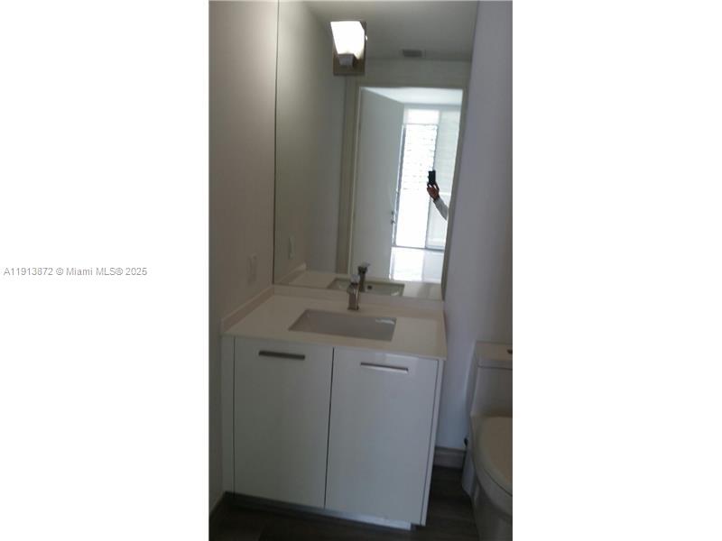 1300 Brickell Bay Dr #2400, Miami FL 33131