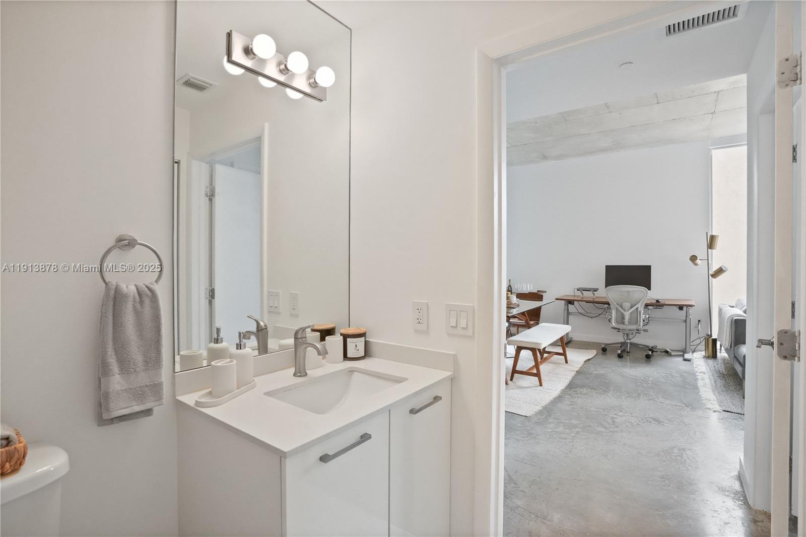 151 SE 1st St #502, Miami FL 33131