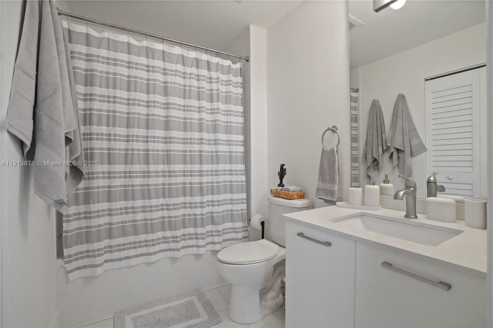 151 SE 1st St #502, Miami FL 33131