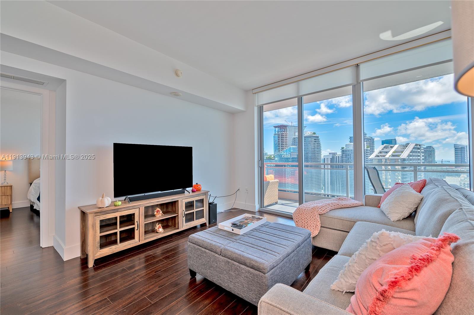 92 SW 3rd St #5004, Miami FL 33130