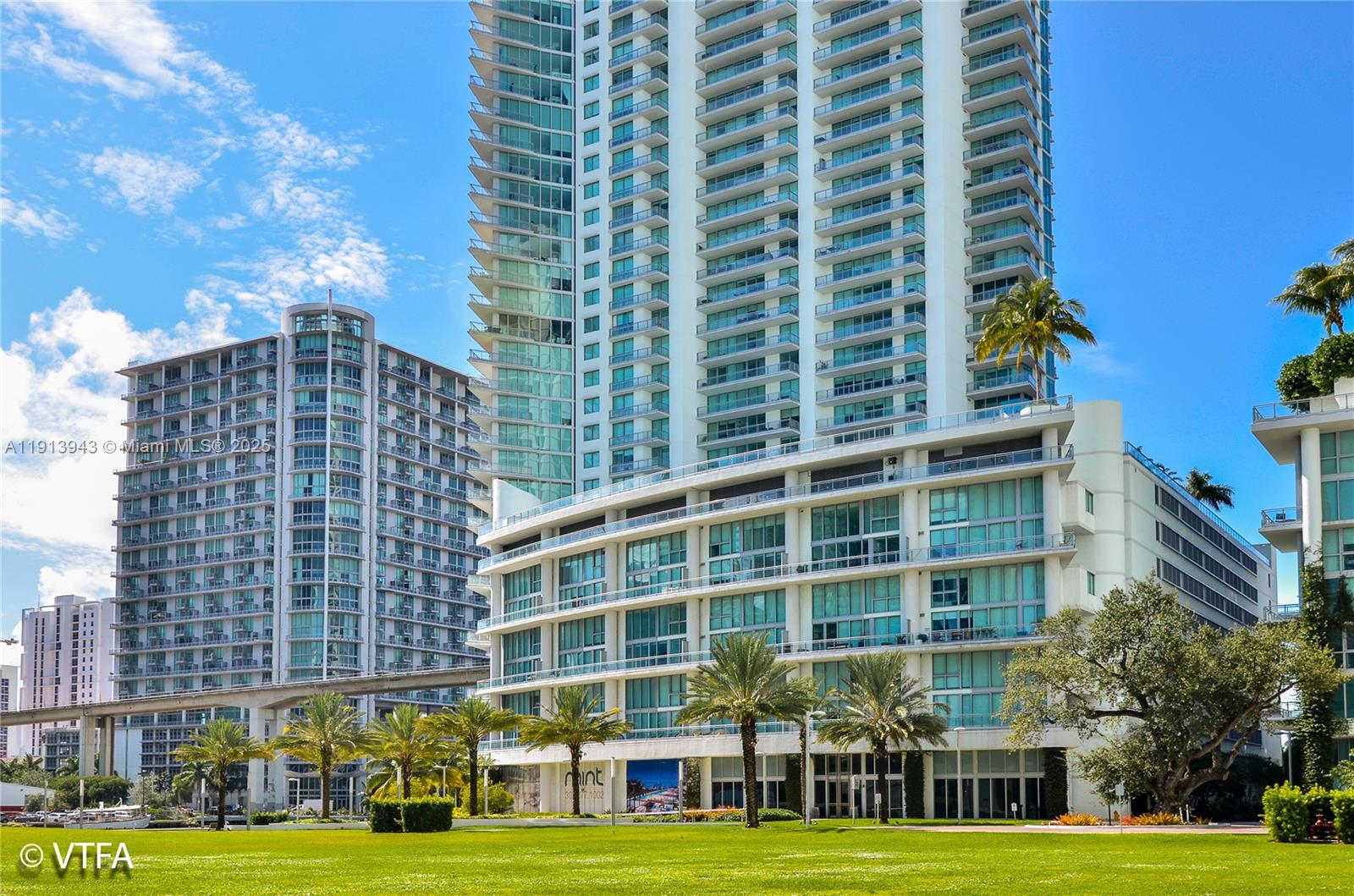 92 SW 3rd St #5004, Miami FL 33130