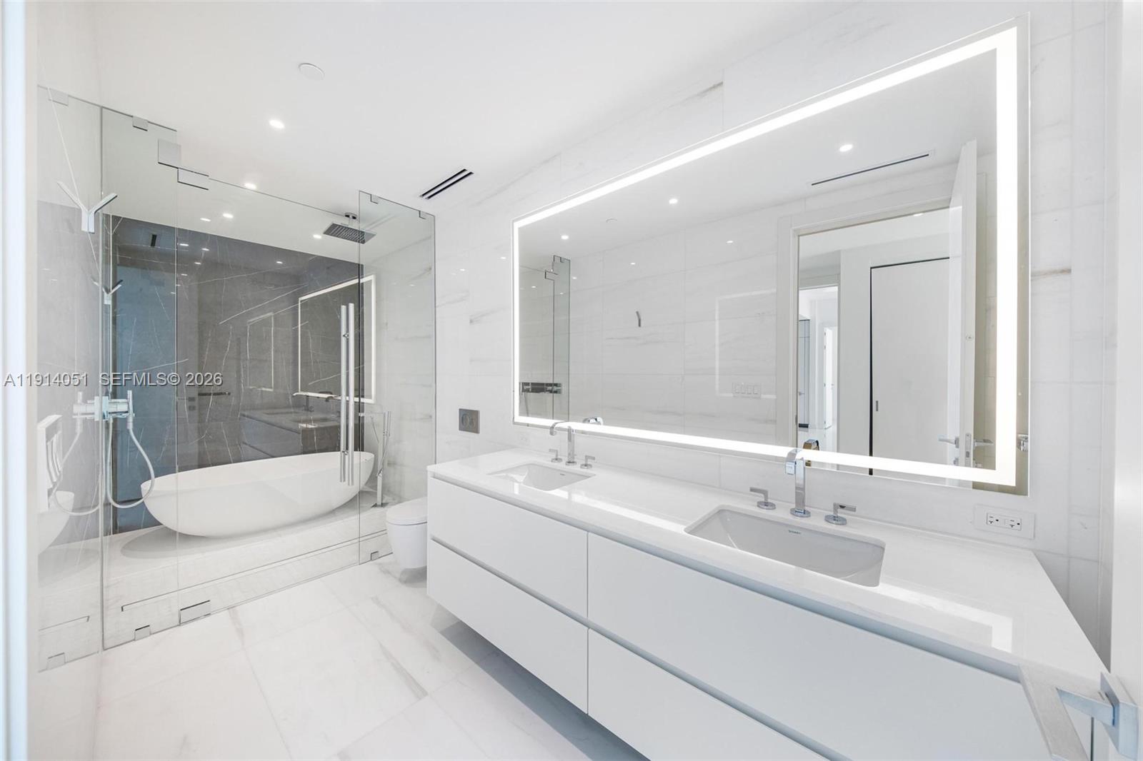 300 Biscayne Boulevard Way #3506W, Miami FL 33131