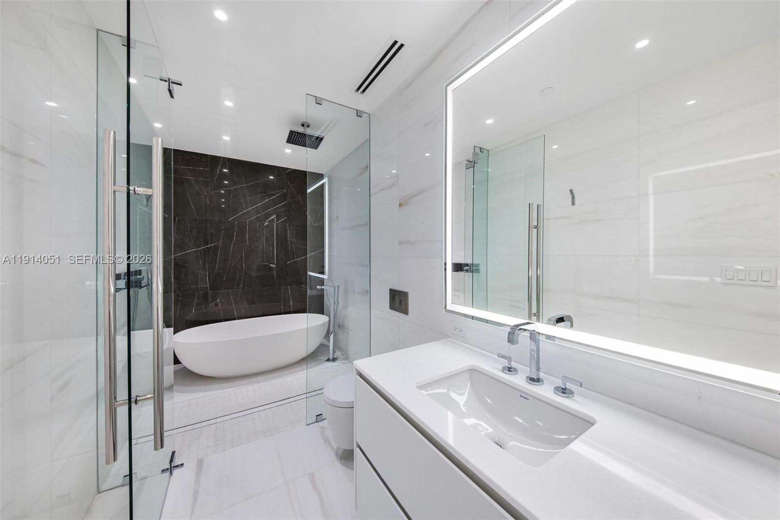 300 Biscayne Boulevard Way #3506W, Miami FL 33131