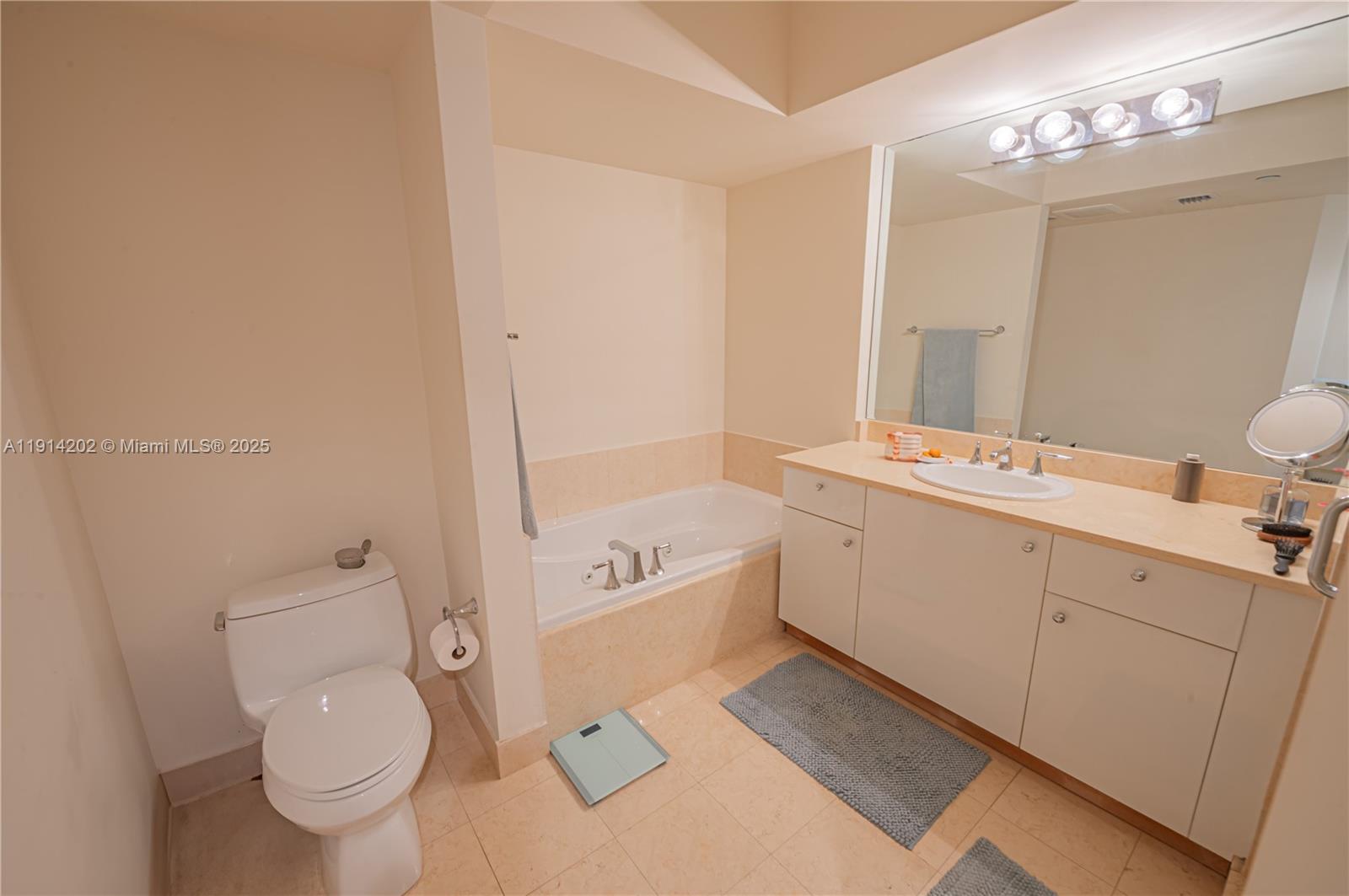 19900 E Country Club Dr #1214, Aventura FL 33180