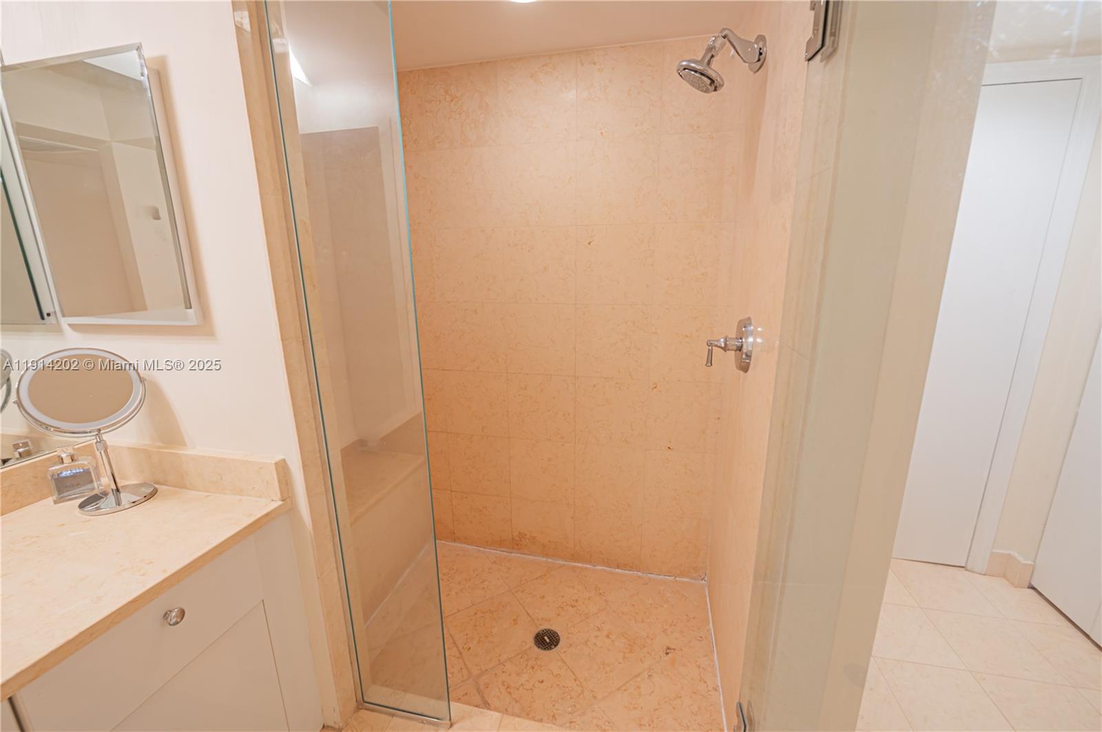19900 E Country Club Dr #1214, Aventura FL 33180