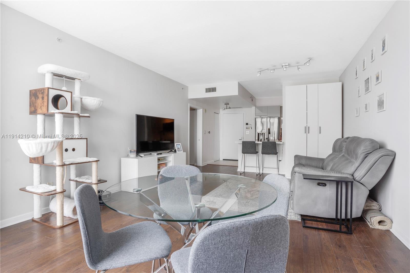 335 S Biscayne Blvd #3402, Miami FL 33131