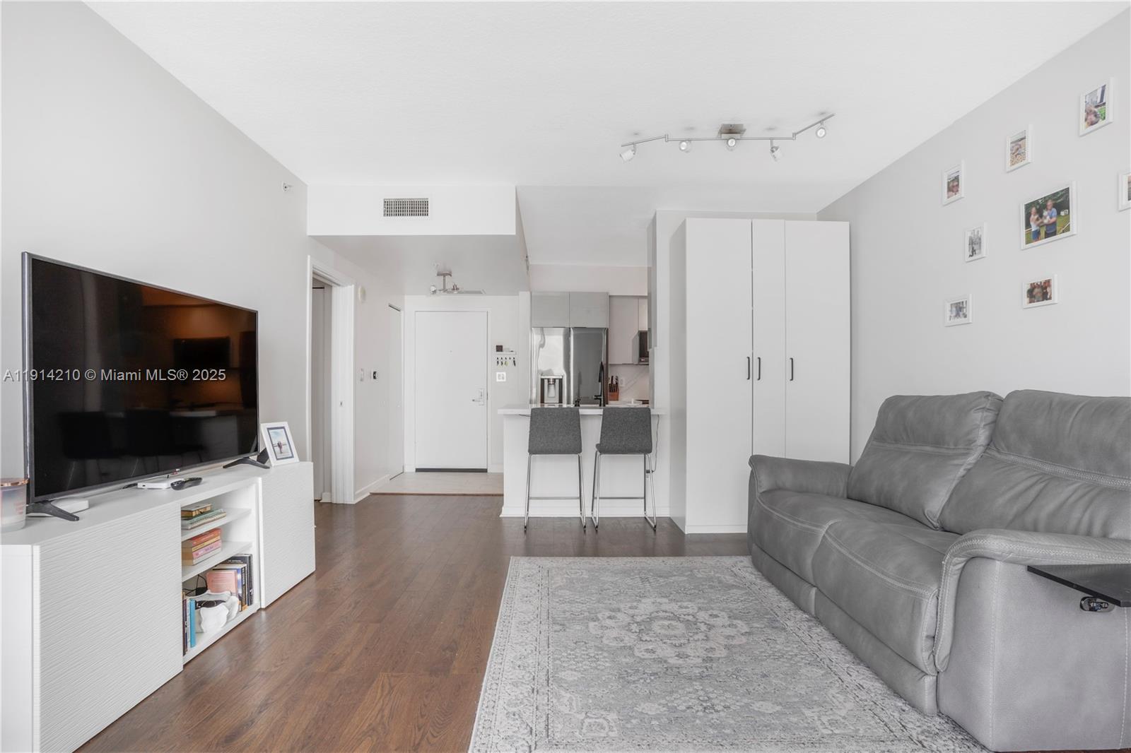 335 S Biscayne Blvd #3402, Miami FL 33131