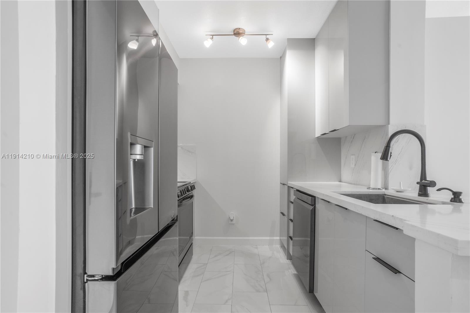 335 S Biscayne Blvd #3402, Miami FL 33131