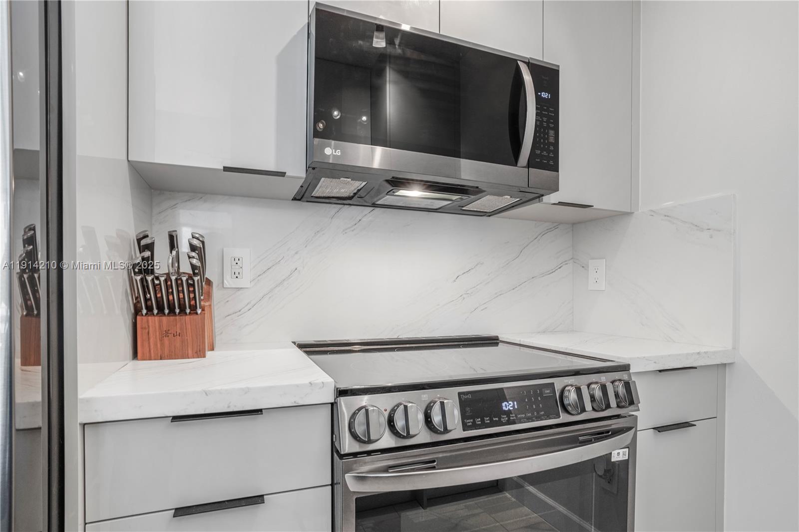 335 S Biscayne Blvd #3402, Miami FL 33131