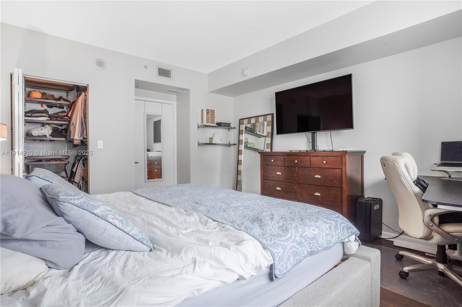 335 S Biscayne Blvd #3402, Miami FL 33131