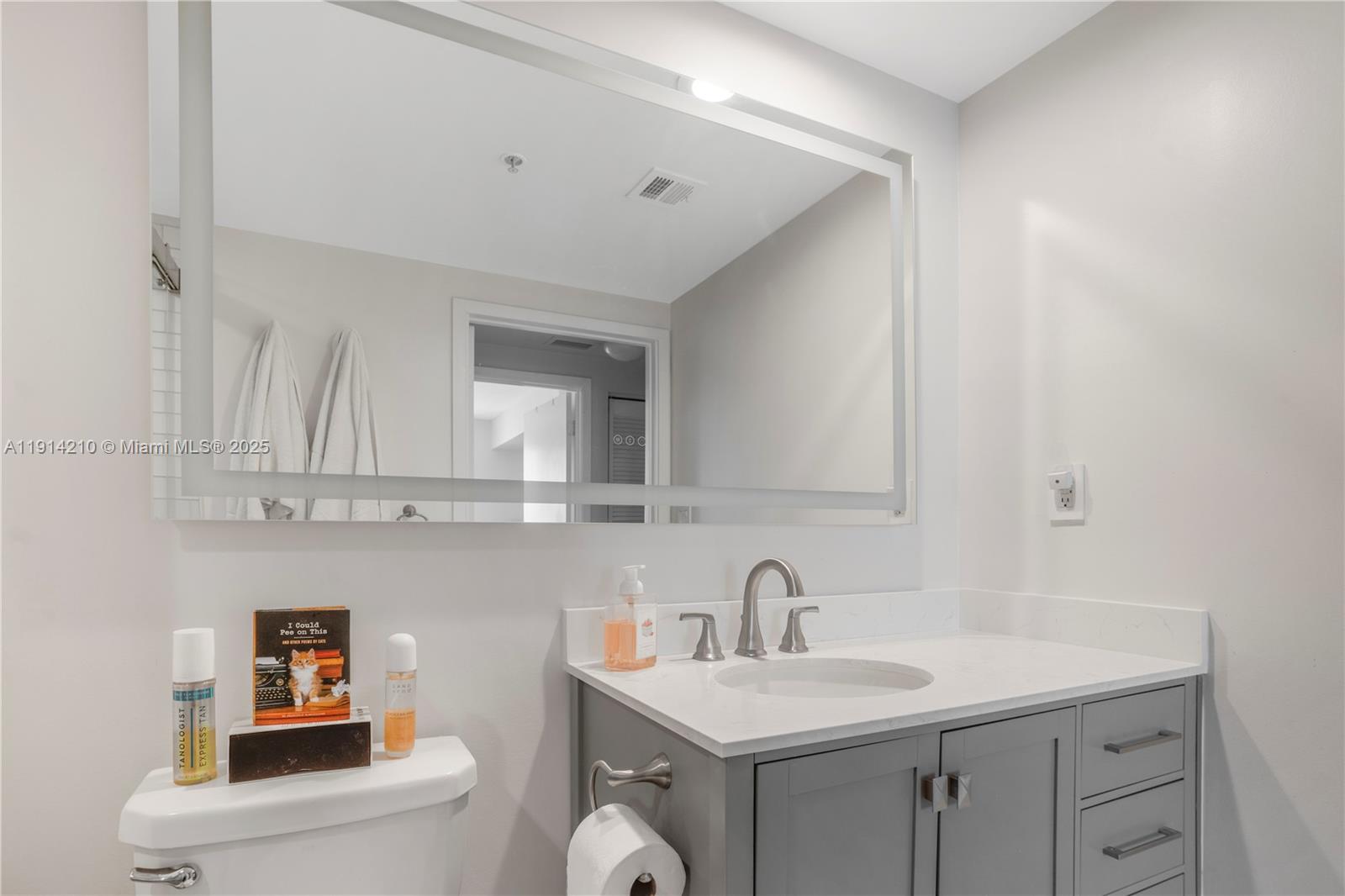 335 S Biscayne Blvd #3402, Miami FL 33131