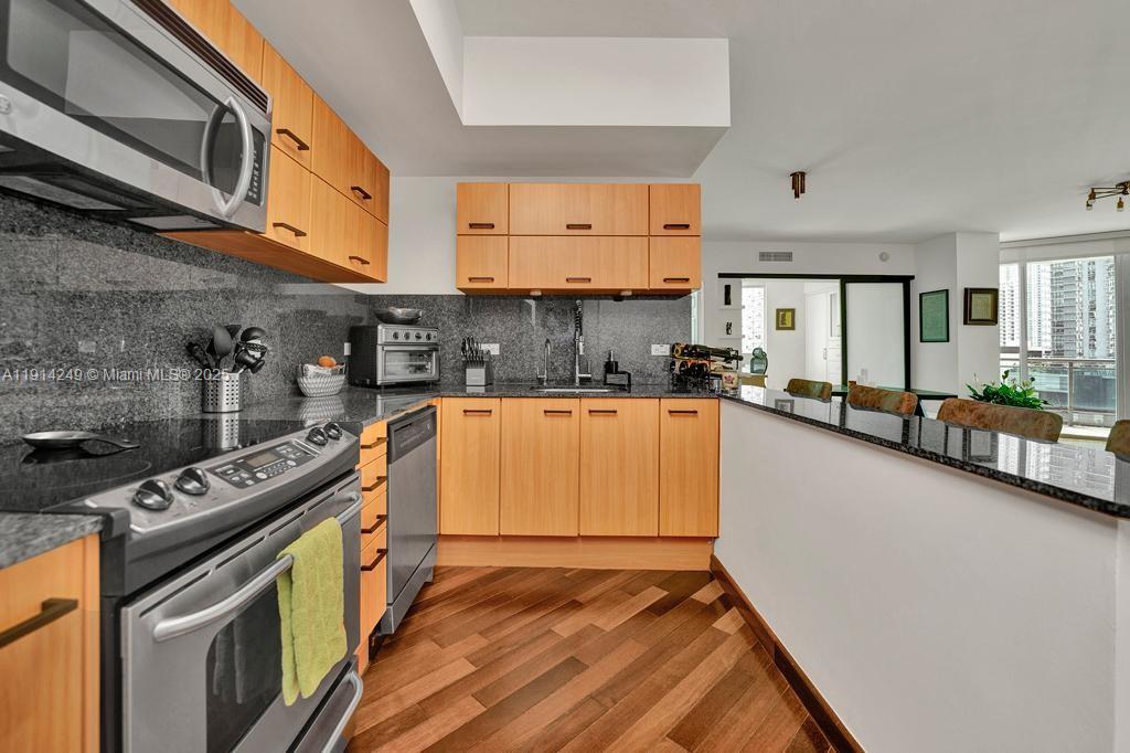 350 S Miami Ave #1502, Miami FL 33130