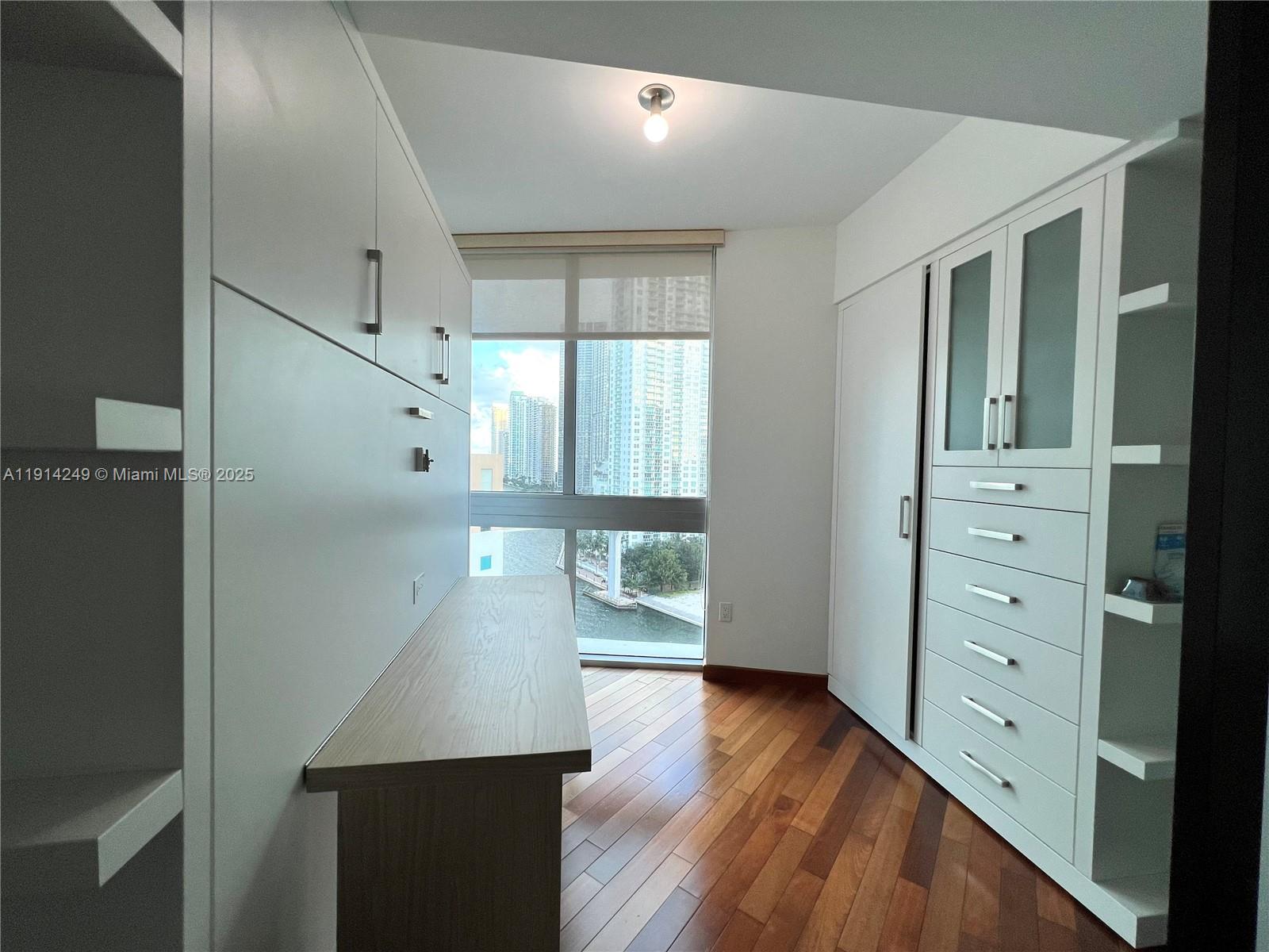 350 S Miami Ave #1502, Miami FL 33130