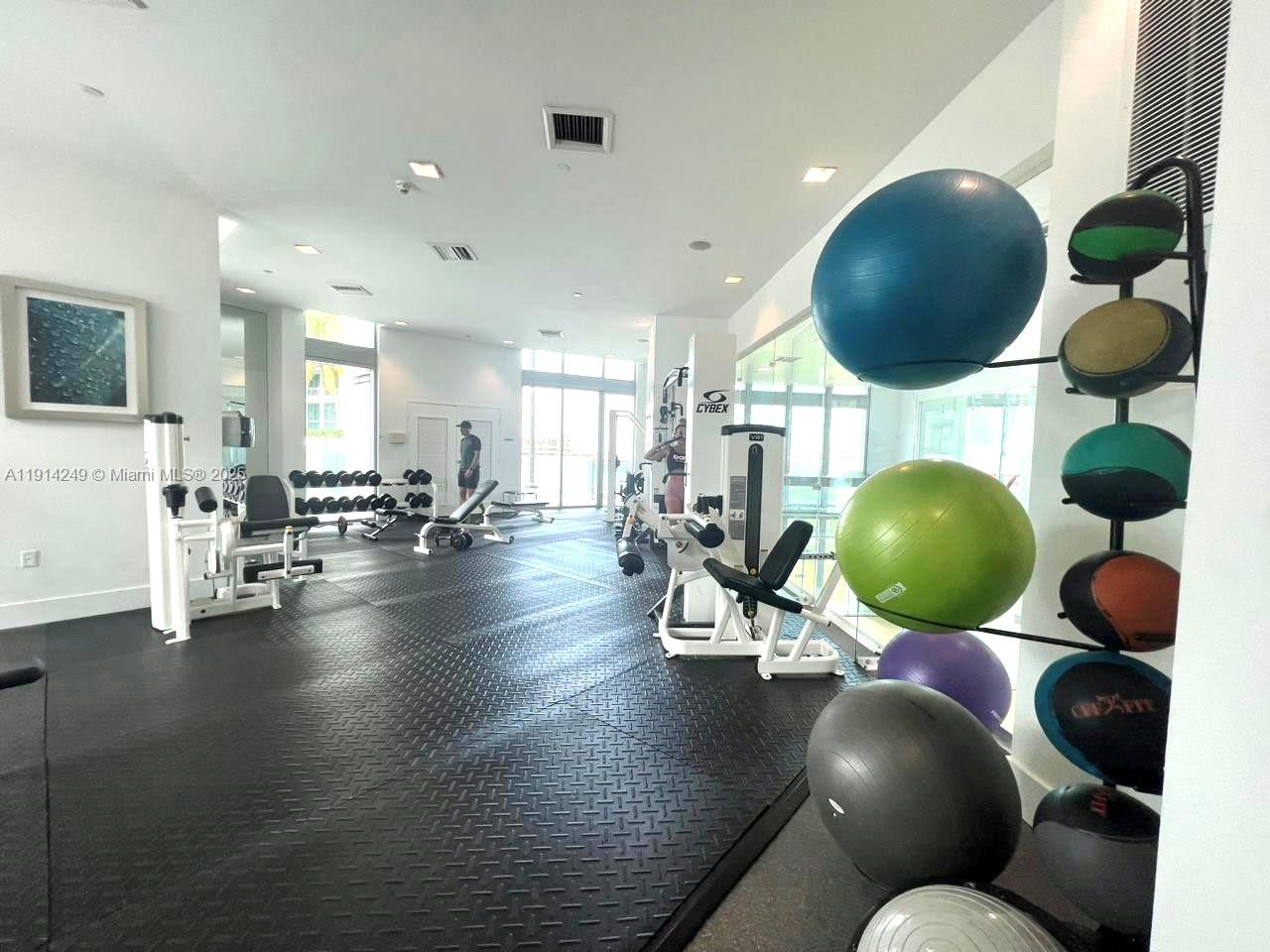 350 S Miami Ave #1502, Miami FL 33130