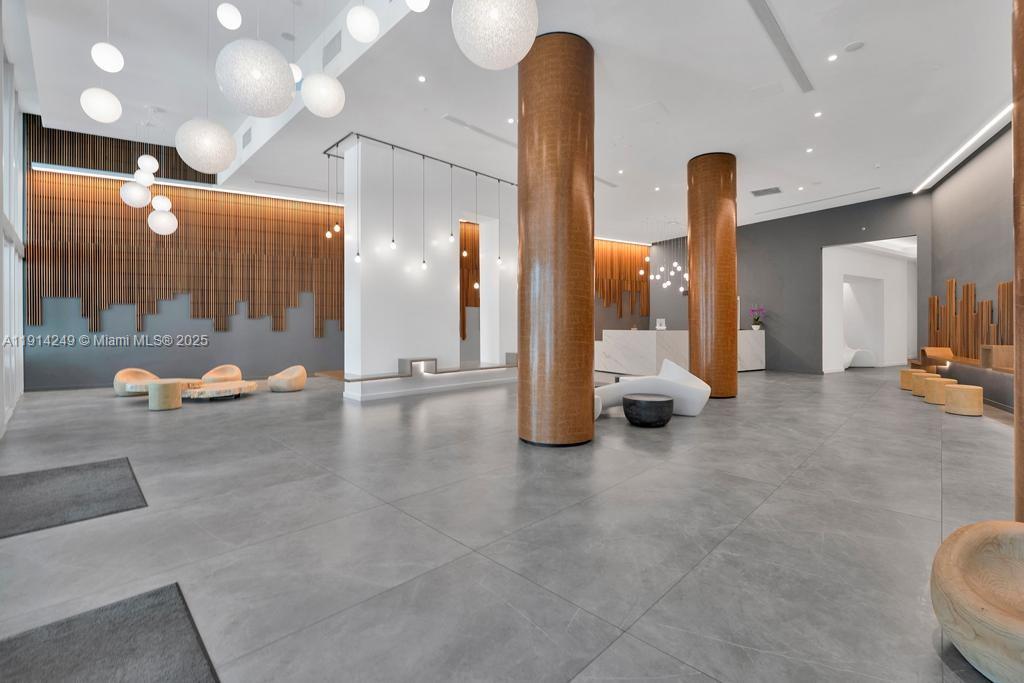 350 S Miami Ave #1502, Miami FL 33130