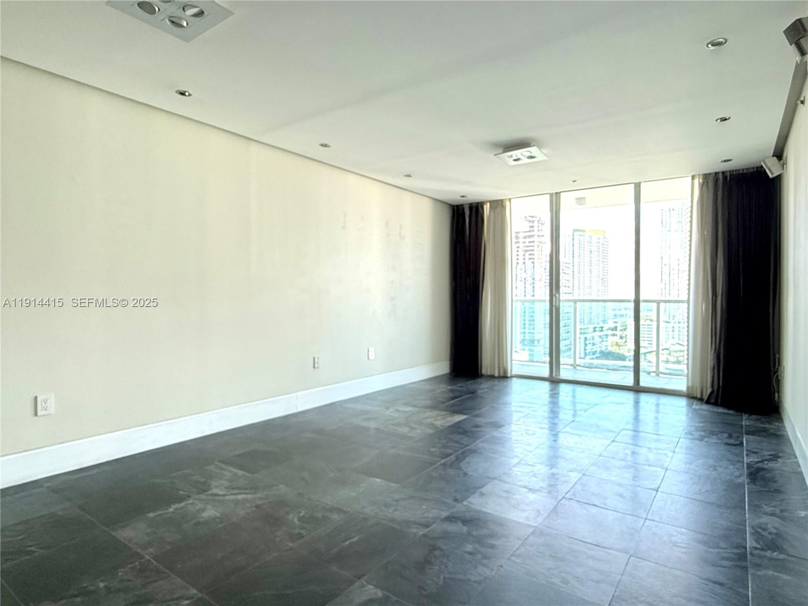31 SE 5th St #2609, Miami FL 33131