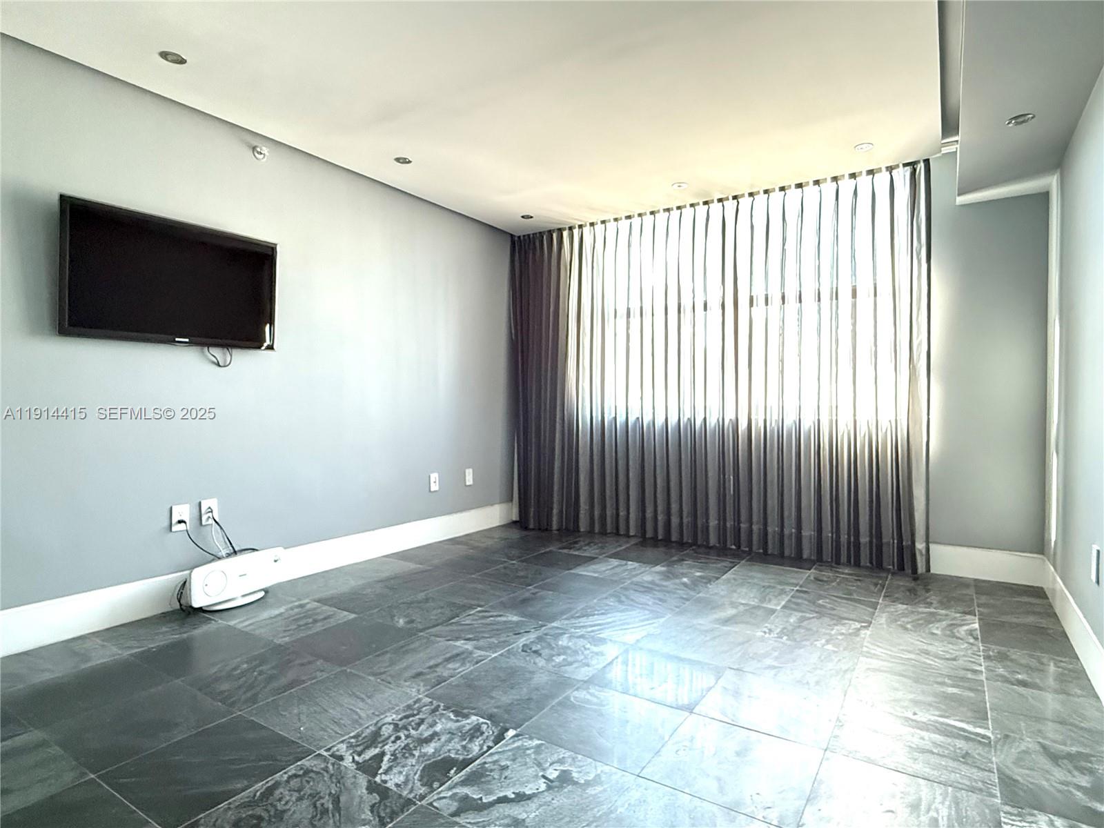 31 SE 5th St #2609, Miami FL 33131