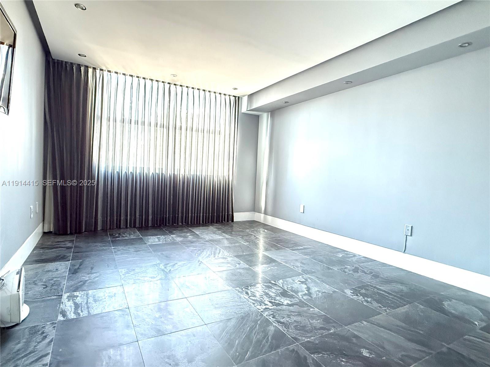 31 SE 5th St #2609, Miami FL 33131