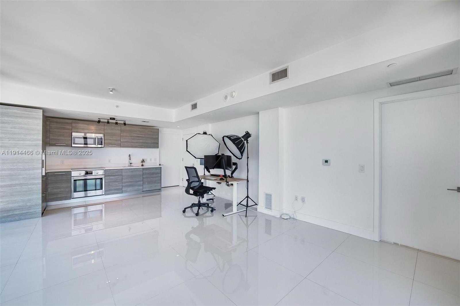 650 NE 32nd St #3408, Miami FL 33137