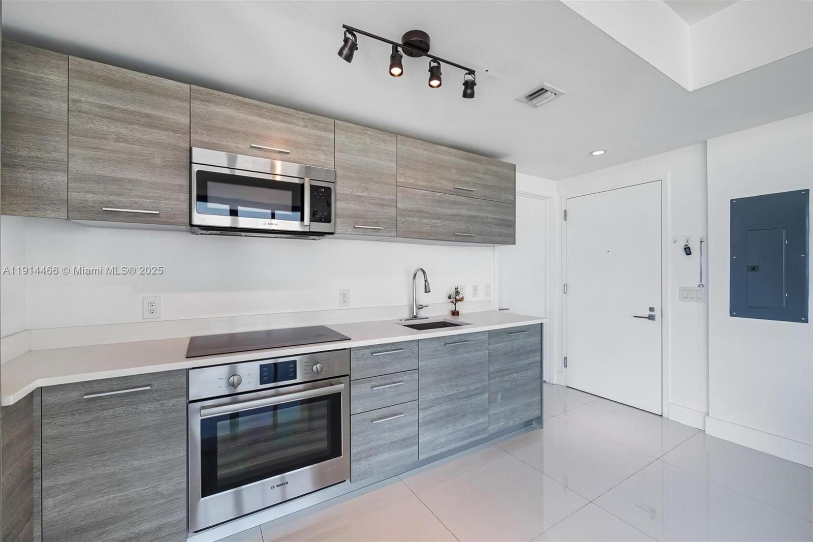 650 NE 32nd St #3408, Miami FL 33137