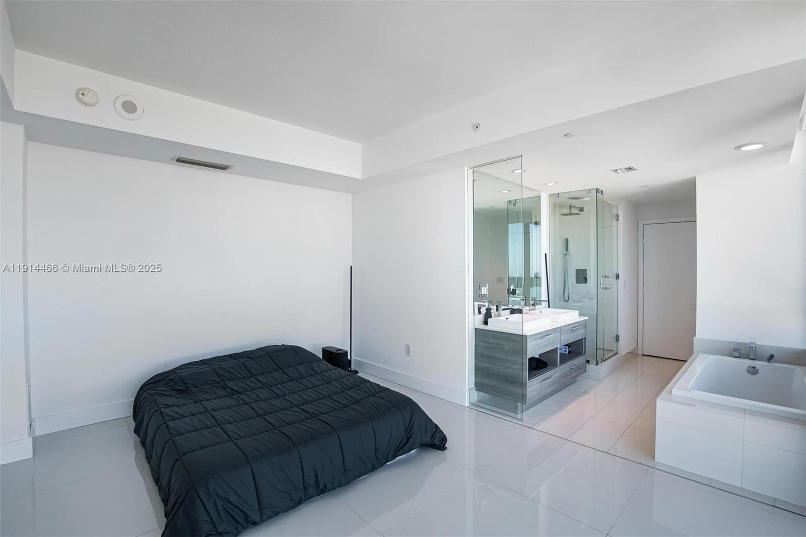 650 NE 32nd St #3408, Miami FL 33137